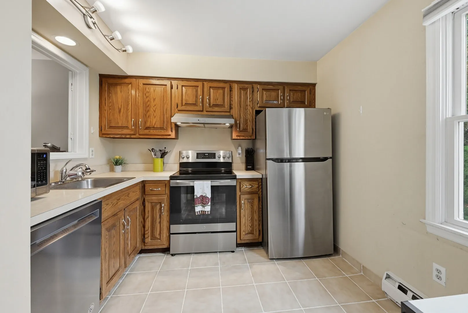 55 Mill Plain Road  #32-1 Photo 3