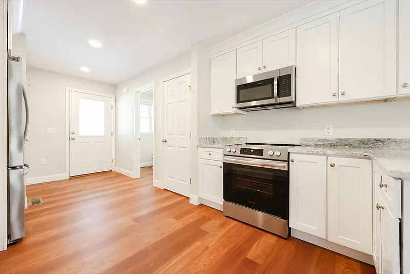 60 Oak Street #B Photo 5
