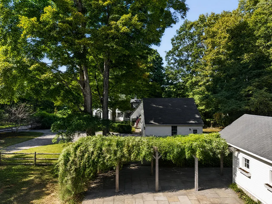 9 Ingham Hill Road Photo 33