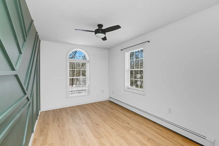 532 Forest St Photo 14