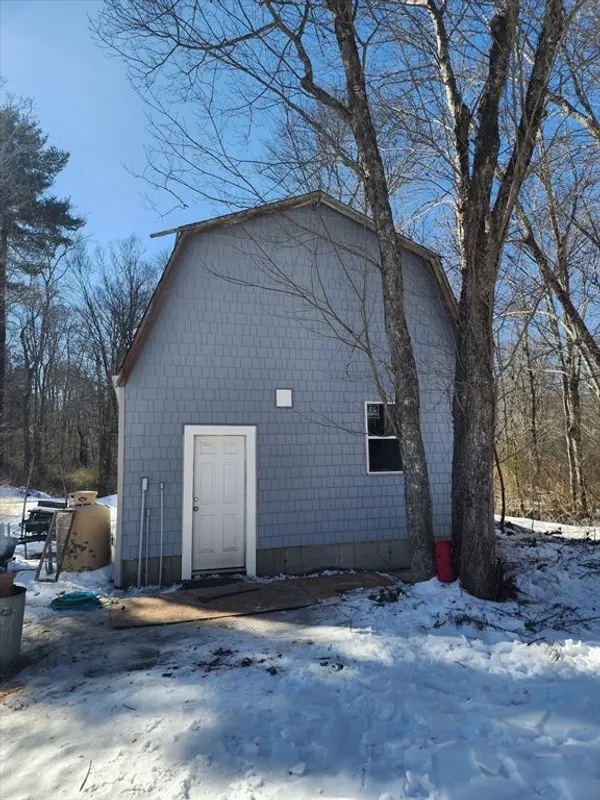 427 Winter Street Photo 18