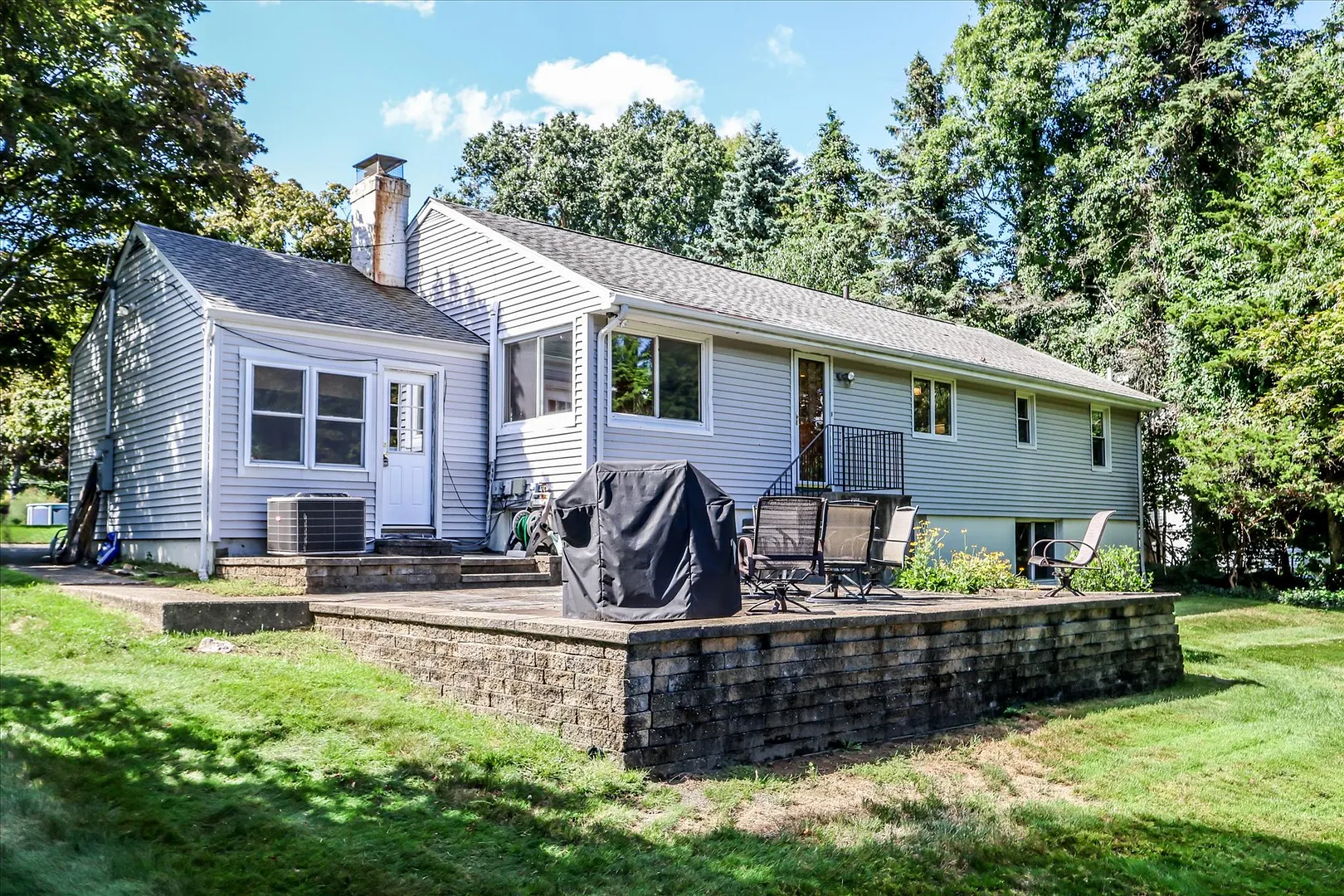 86 Crown Street Photo 25