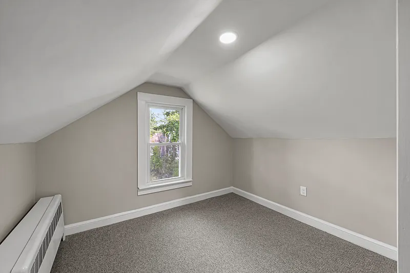 26 Davis St Photo 17