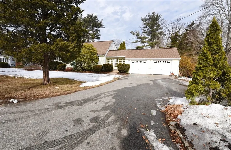366 Webster St Photo 6