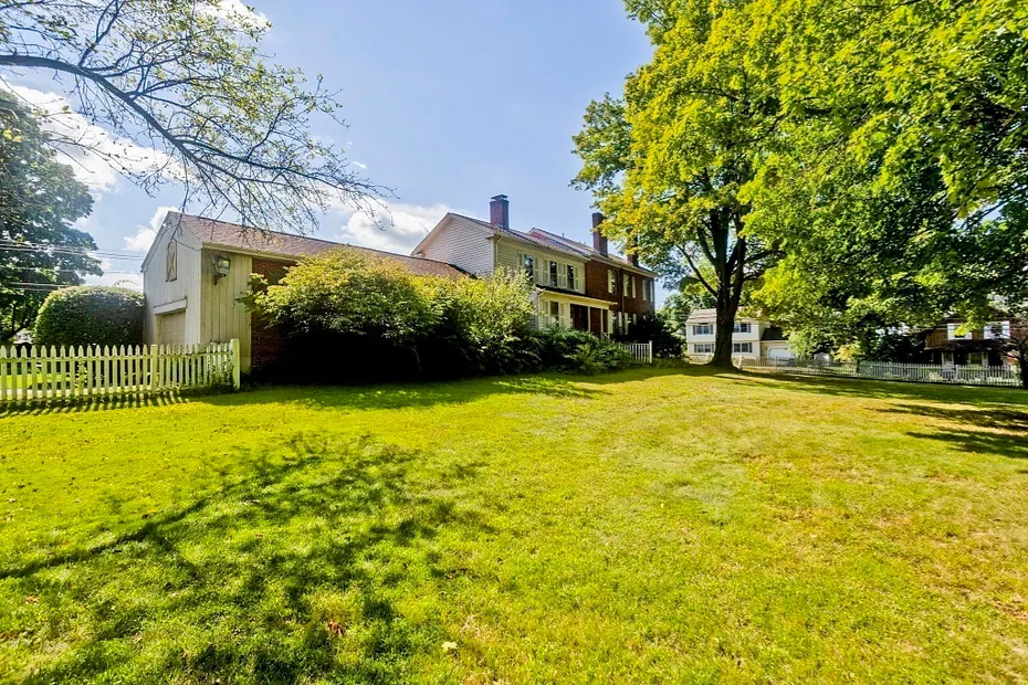 40 Somers Rd Photo 3