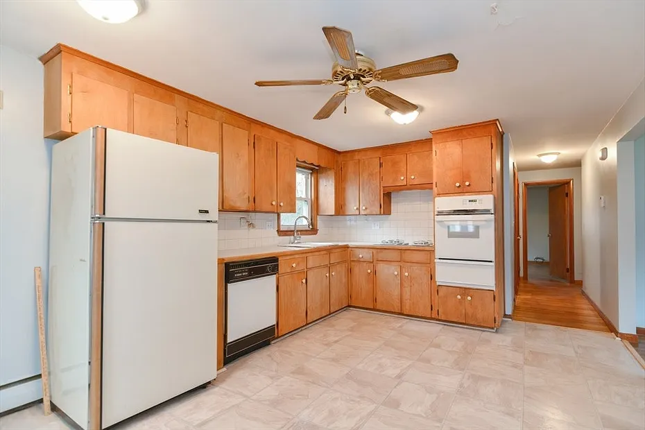 36 Fairlane Rd Photo 3