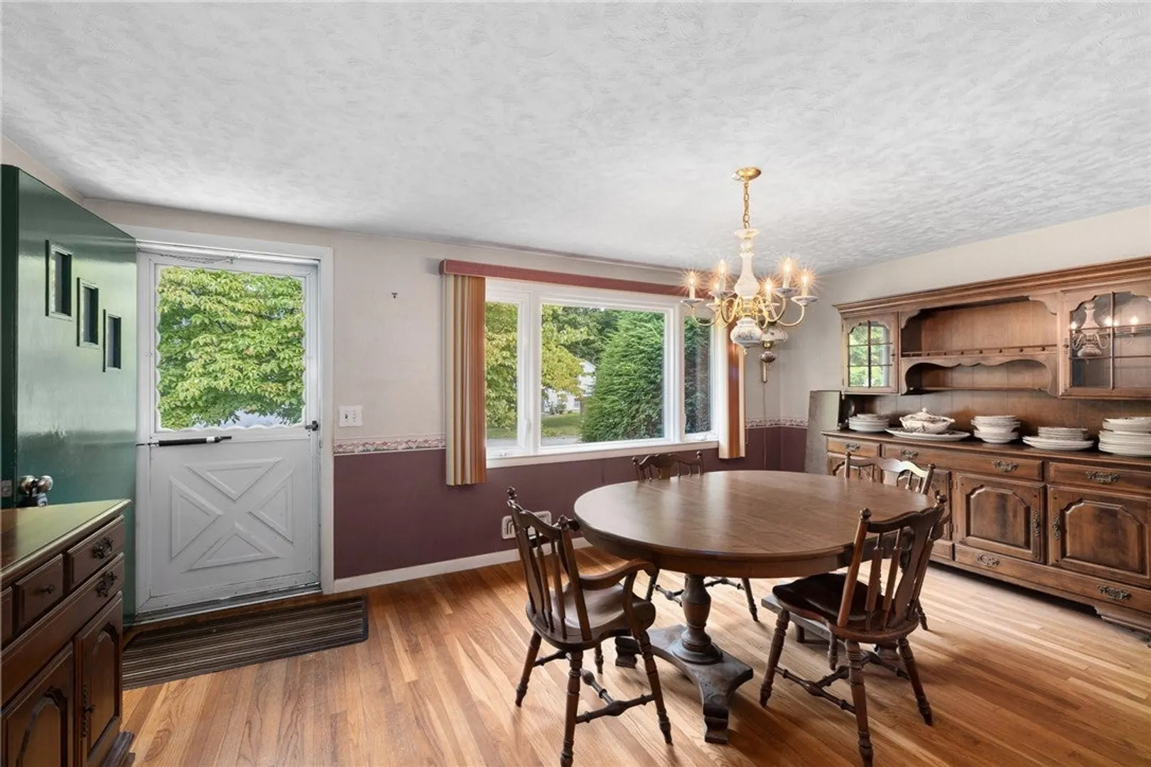 108 Longfellow Drive Photo 4