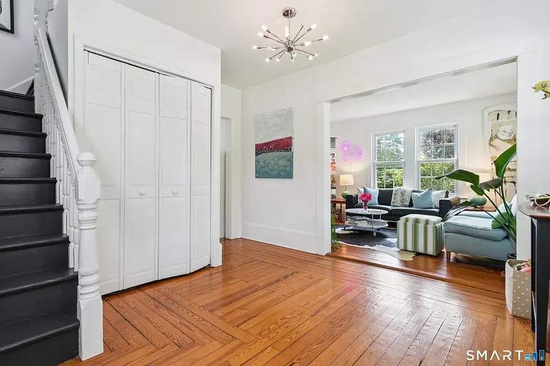 24 Warren Avenue Photo 4