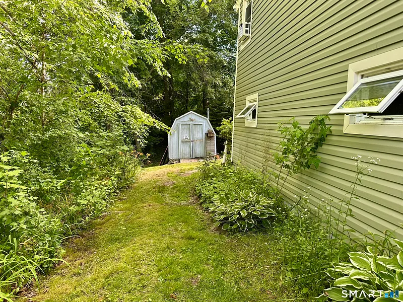 670 Benham Street Photo 28