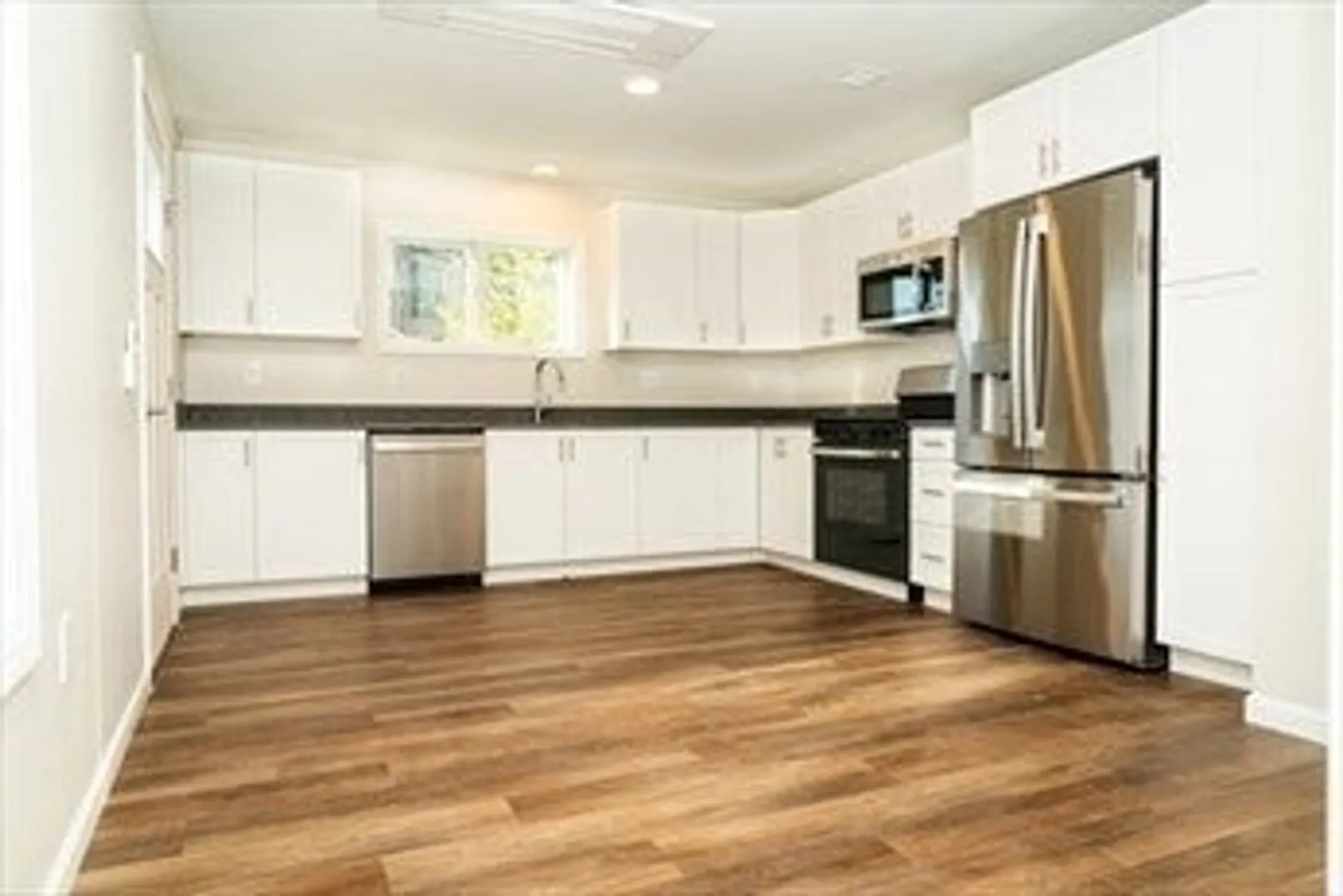 680 South East St. Photo 4