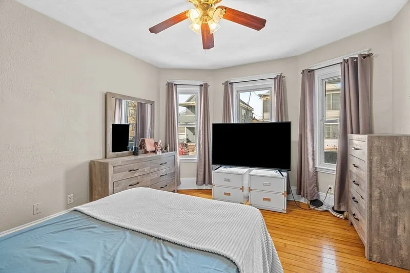150 Oakland St Photo 7