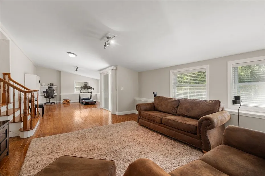380 Woodward Avenue Photo 11