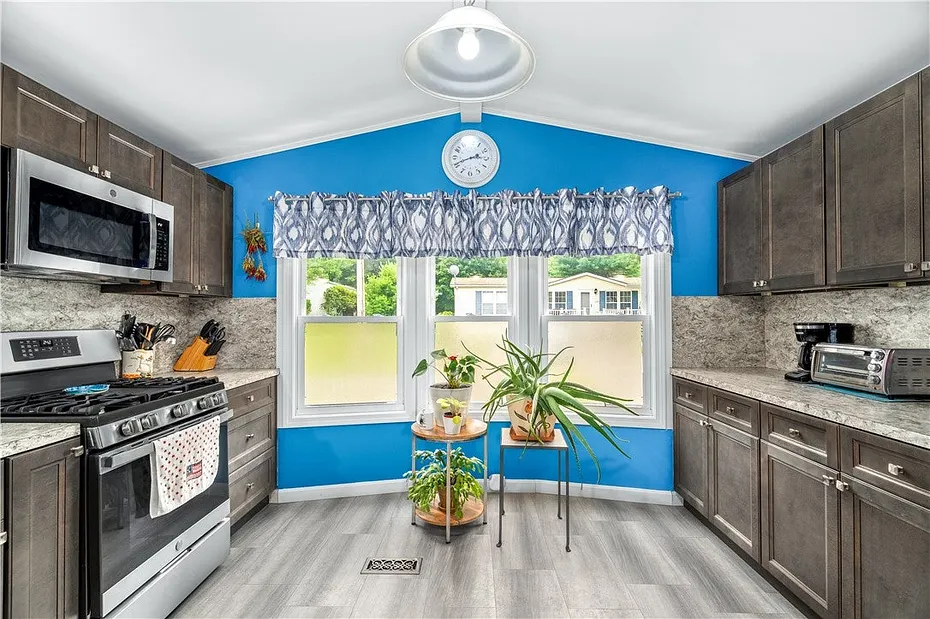 464 Gardiner Road #103 Photo 8