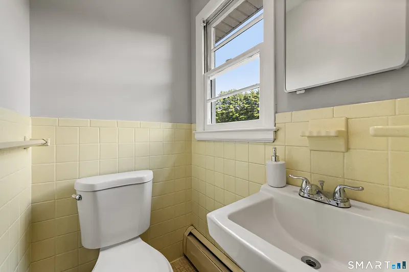 24 East Wintonbury Avenue Photo 13