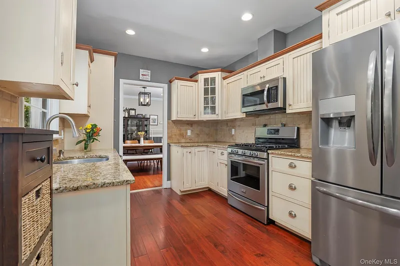1 Colonial Drive Photo 12