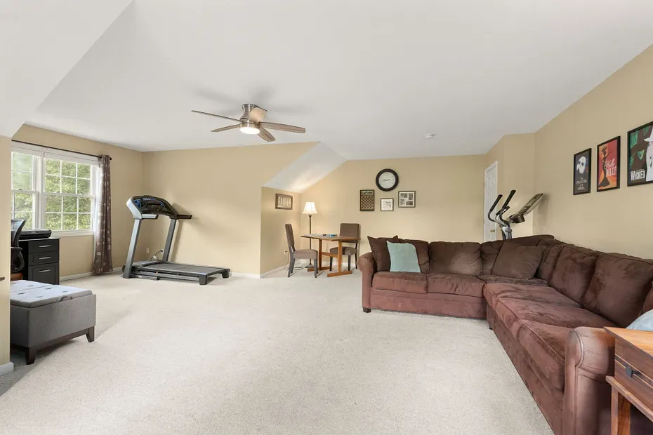 75 Hillcrest Circle Photo 32