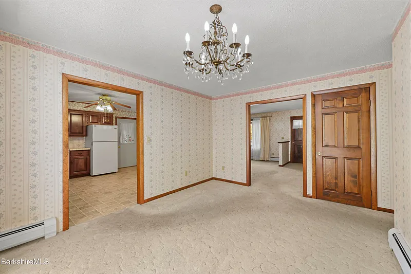 64 Devonshire Dr Photo 17