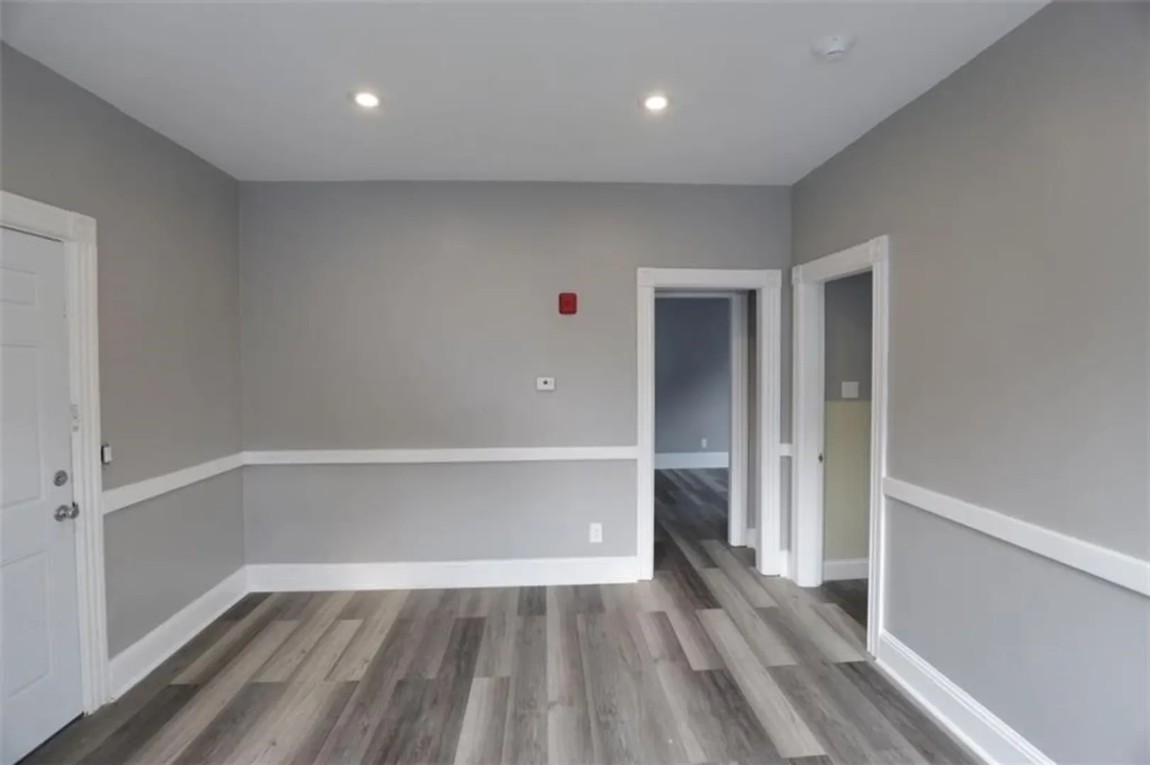 686 Broadway  #2R Photo 3