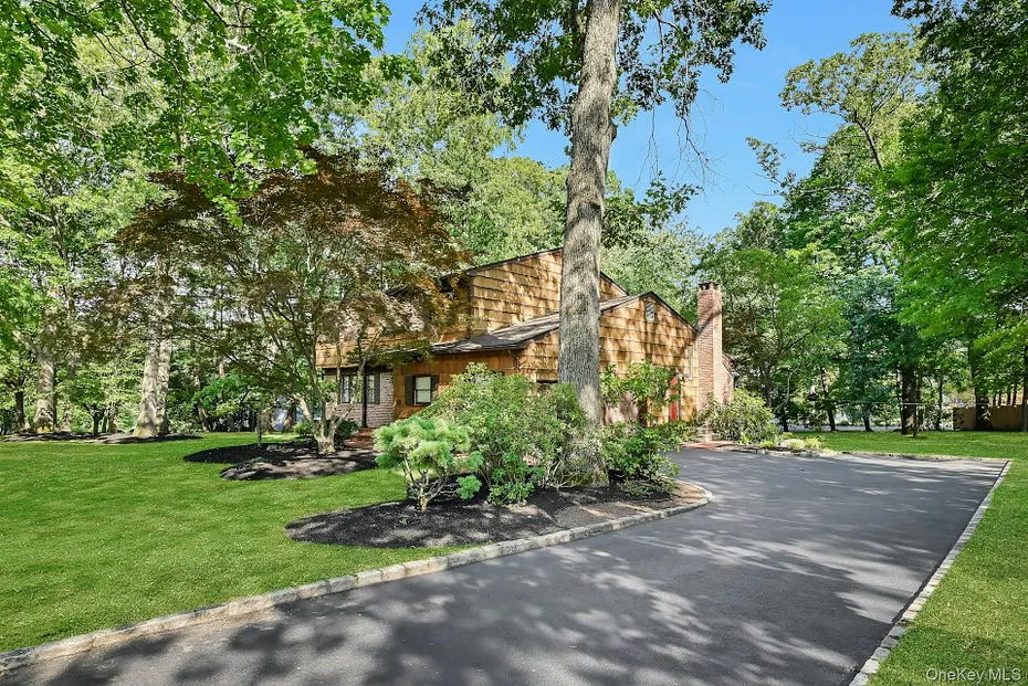 19 York Drive Photo 3