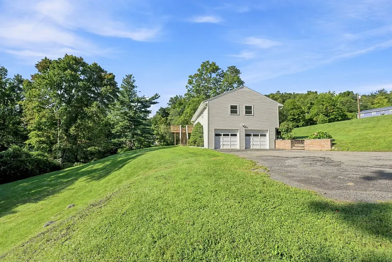 3 Holly Lane Photo 23