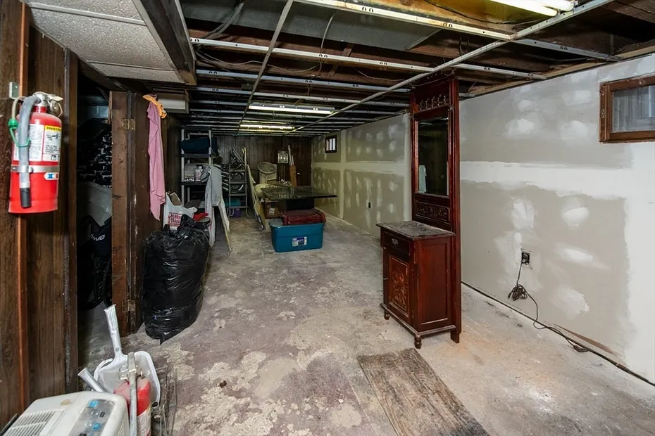 250 Lowell Street Photo 25