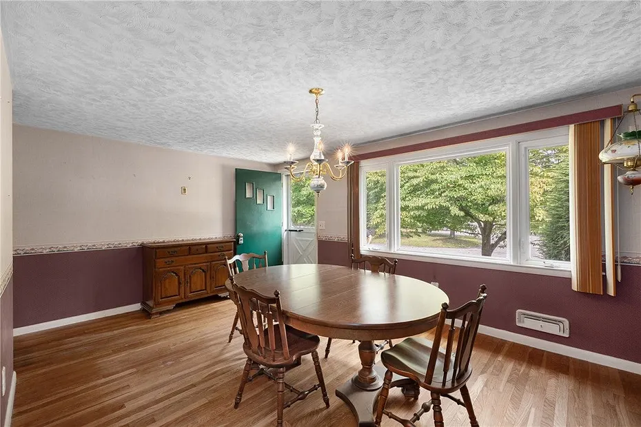 108 Longfellow Drive Photo 5