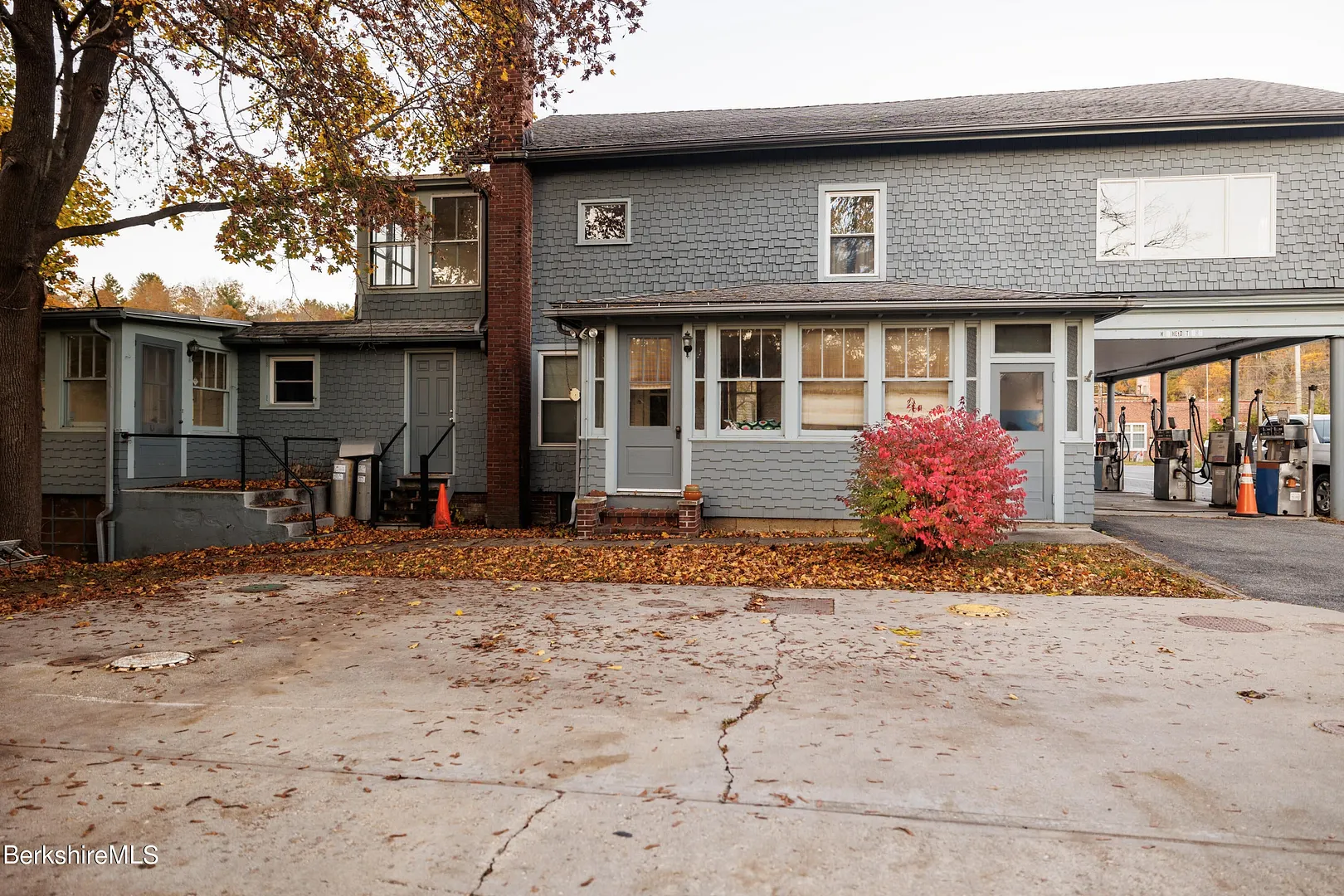 163 Front St Photo 1
