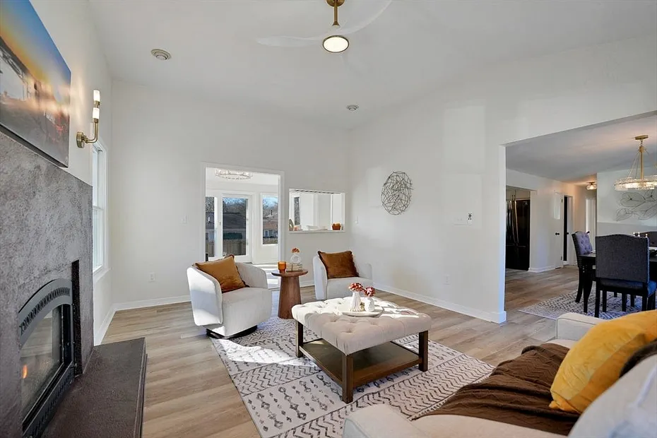 10 Saratoga St Photo 7