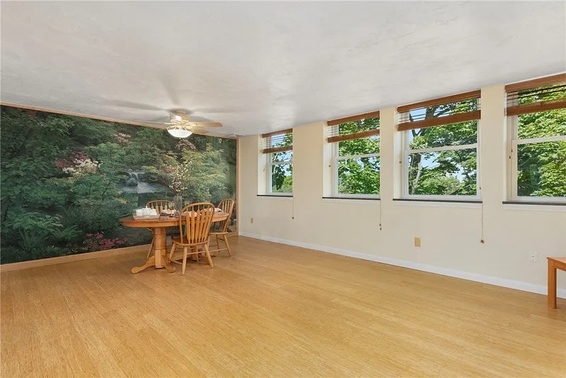 3524 W Shore Road  #301 Photo 9