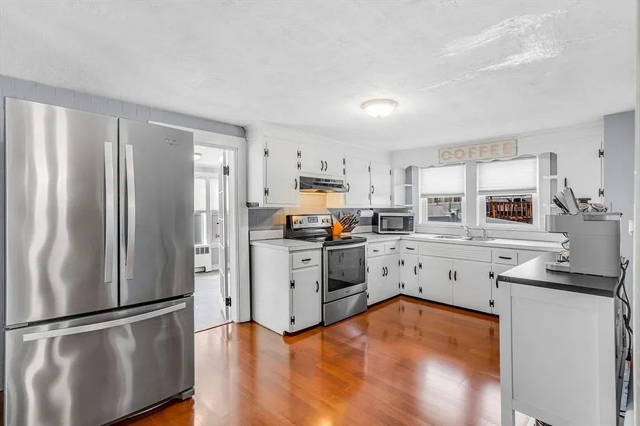 70 Pine St Photo 7