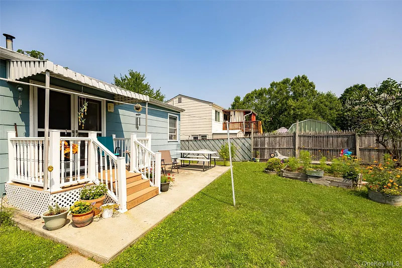 76 Phillips Street Photo 25
