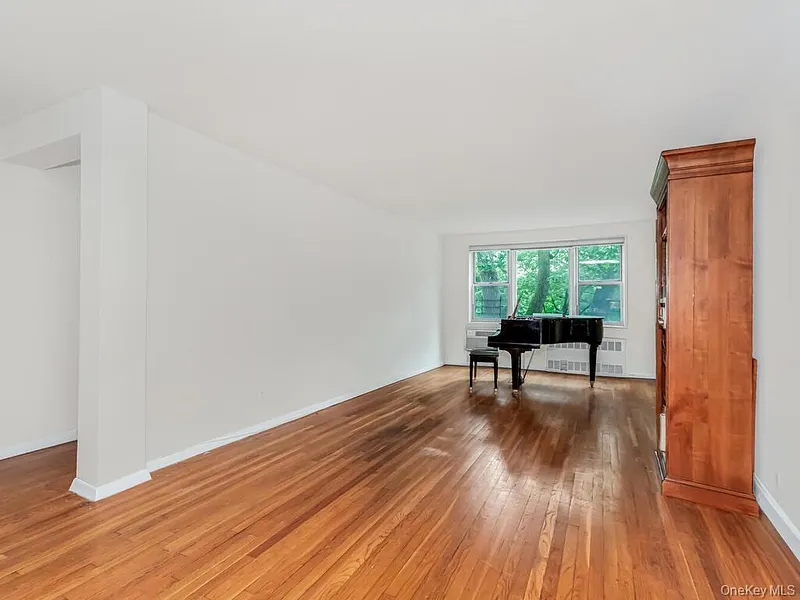 679 W 239th Street W  #3J Photo 1