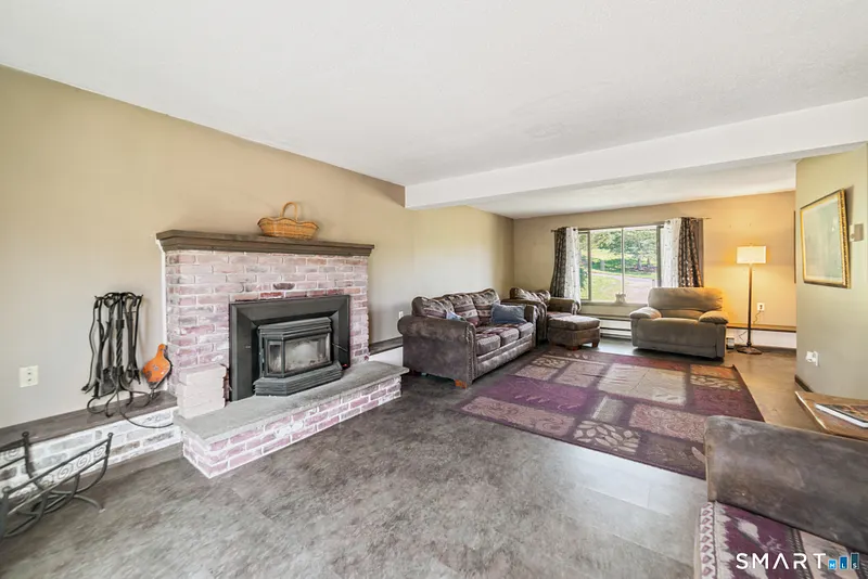 28 Charter Oak Drive Photo 6