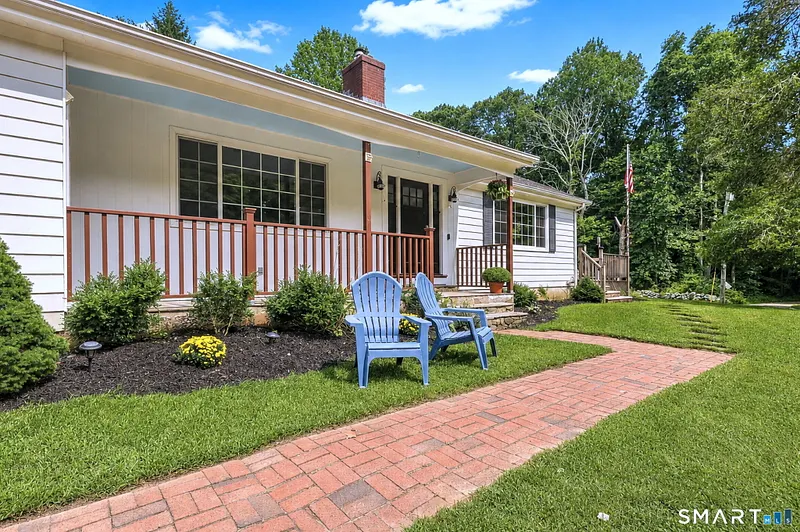 86 Spencer Hill Photo 2
