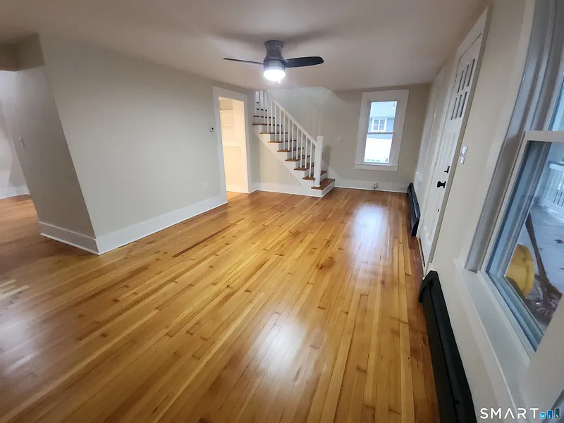 20 Hicksville Road Photo 9