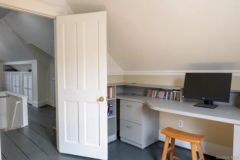 23 Clinton Avenue Photo 28