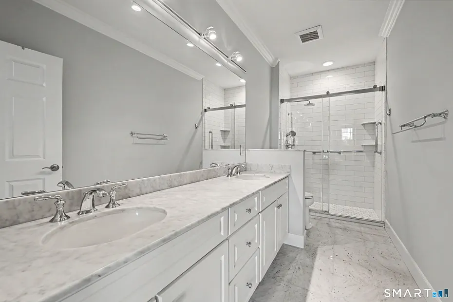 77 Havemeyer Lane  #410 Photo 24