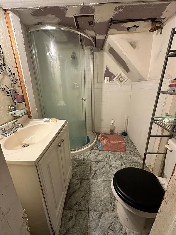 1494 E 58th Street Photo 19