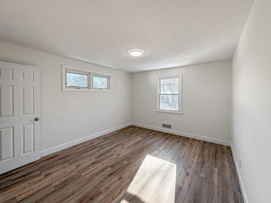 31 Millard Ave Photo 20