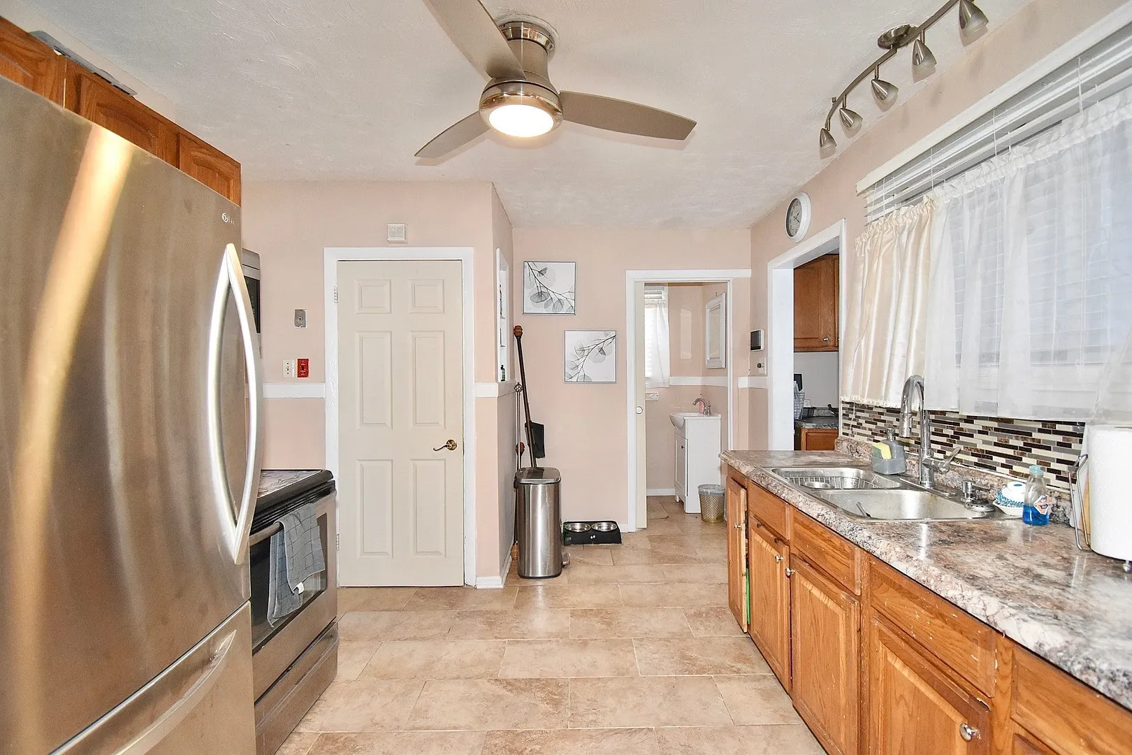 1245 Bay St Photo 9