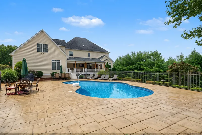 9 Pierpont Court Photo 33