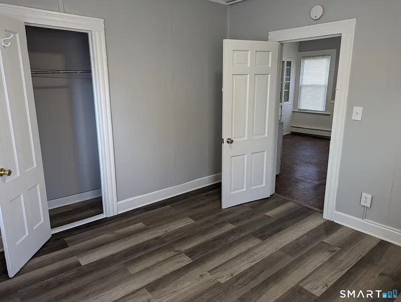 105 Rhodes Street Photo 5