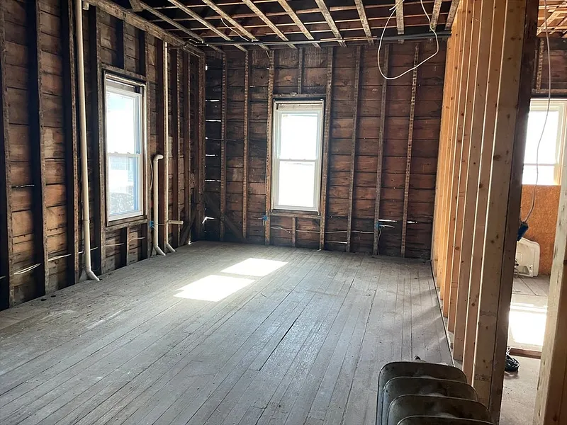 128 Linwood Ave Photo 2