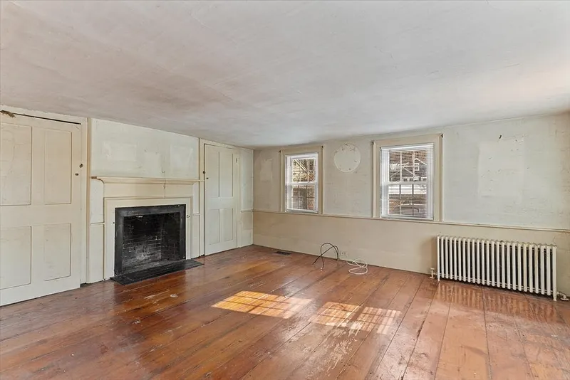 153 W. Main St. Photo 4