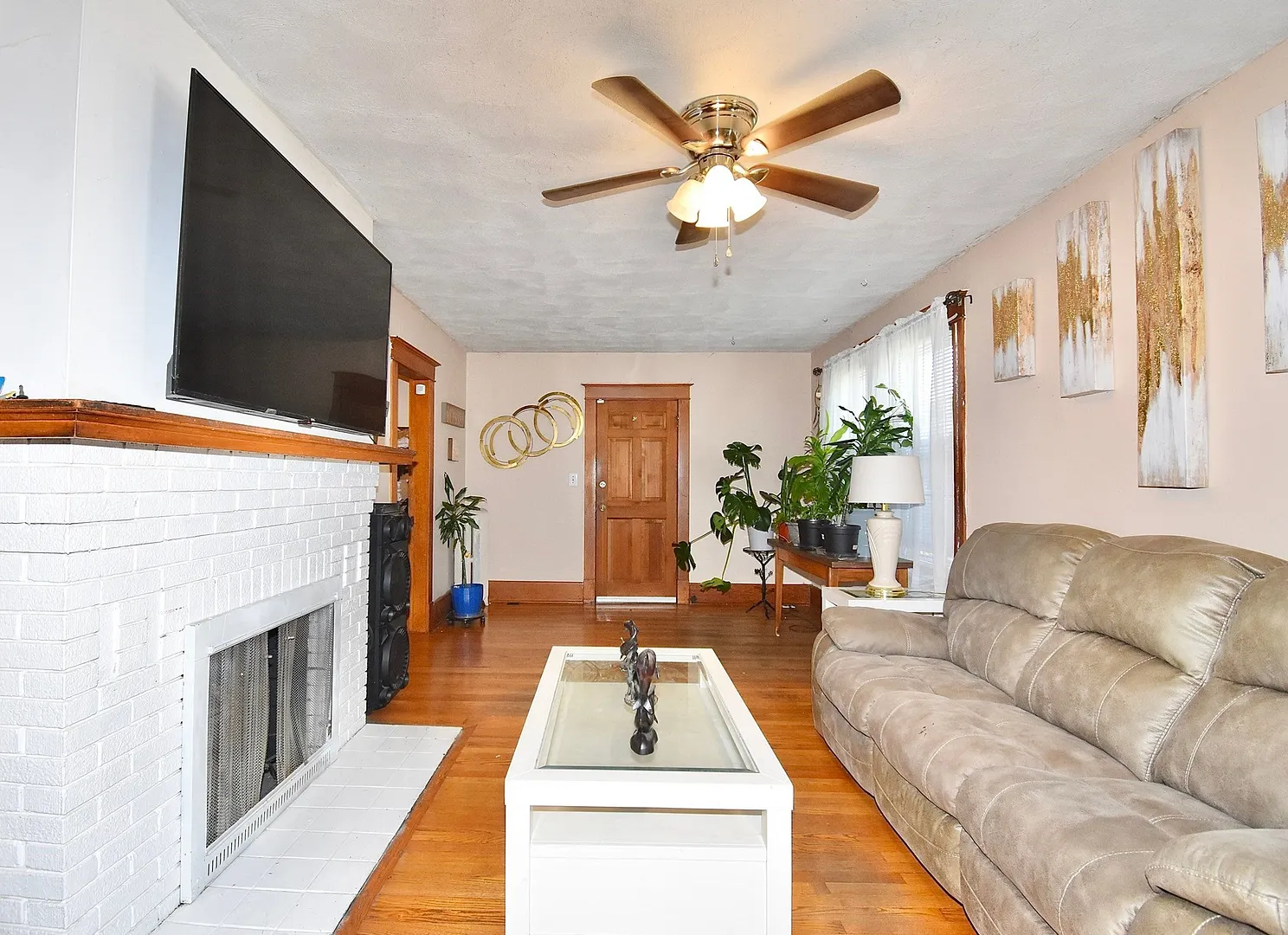 1245 Bay St Photo 5