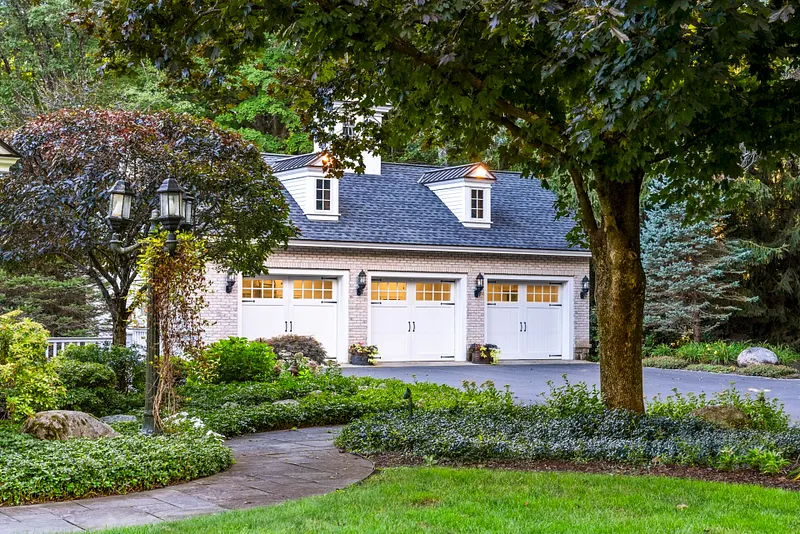 6 Pine Hill Road Photo 3