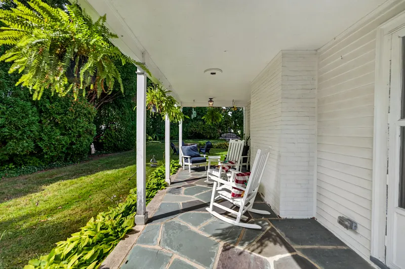 39 Glenwood Avenue Photo 4