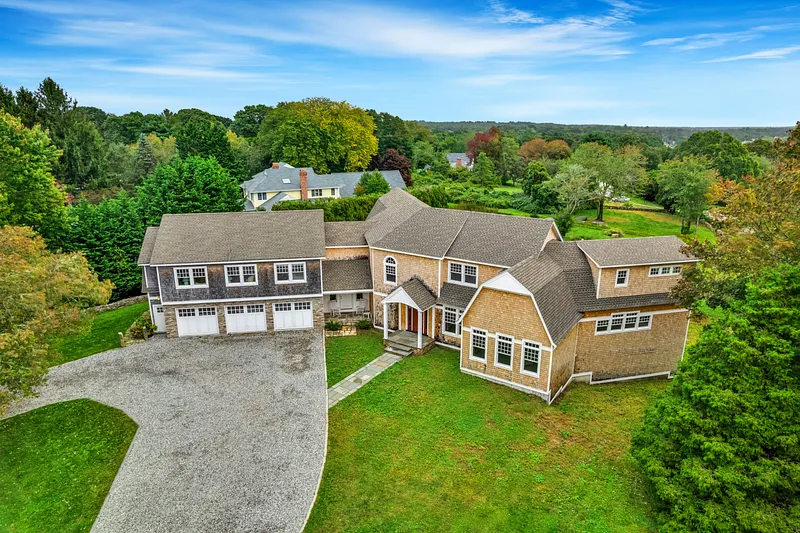 8 Montauk Avenue Photo 8