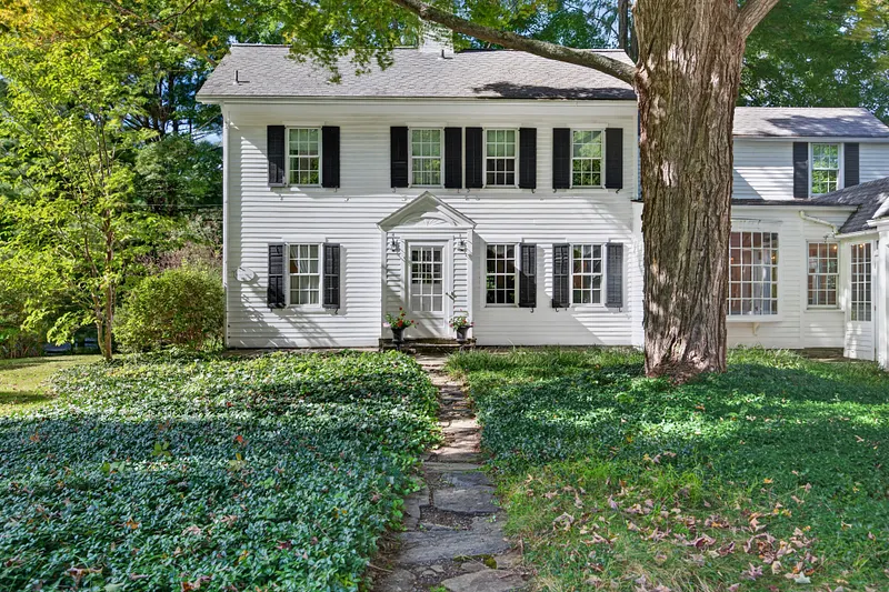 9 Ingham Hill Road Photo 2
