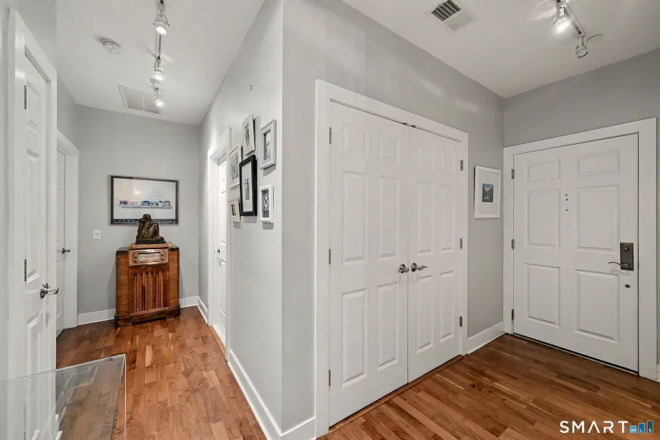 77 Havemeyer Lane  #410 Photo 2